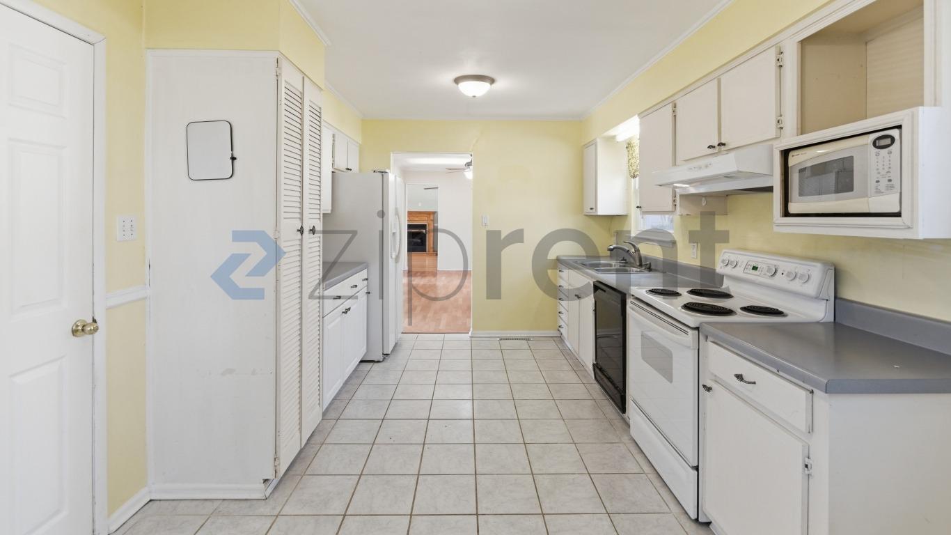 Building Photo - 324 Busher Rd