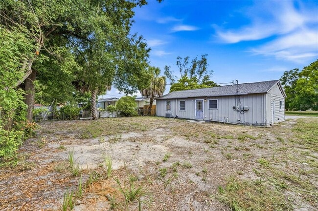Building Photo - 6802 Larmon St