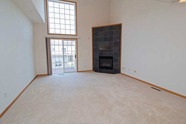 Building Photo - 6580 Olive Ln N