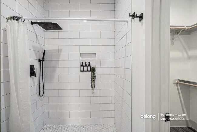 Building Photo - 321 Porter St