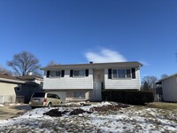 Building Photo - 37 S Lodge Ln