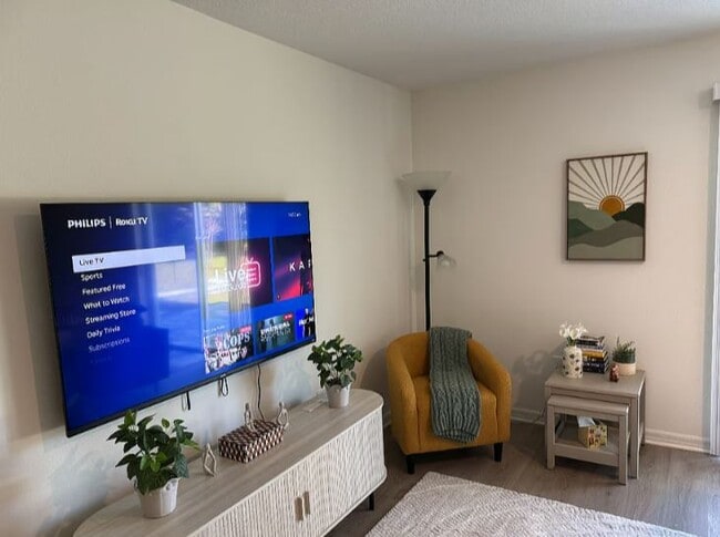 Building Photo - 5 Upland Pl