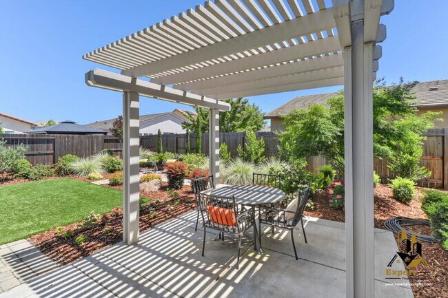Building Photo - 8256 Schellhous Dr