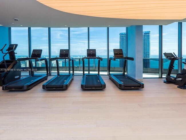 Building Photo - 1000 Brickell Plaza