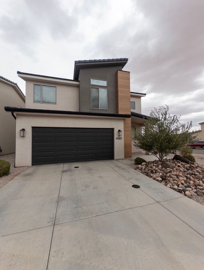 Building Photo - 4087 Cerro Wy