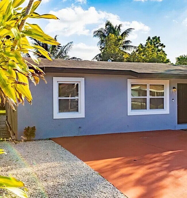 Building Photo - 3120 SW 12th Pl