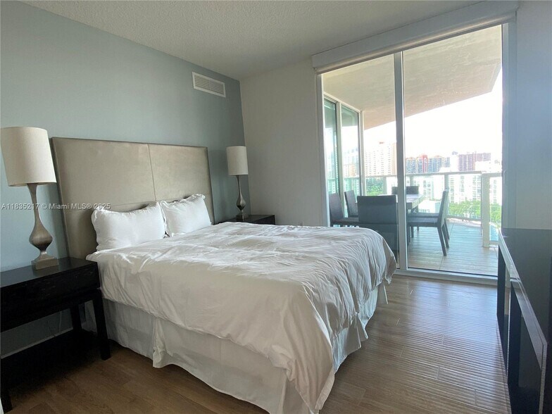 Building Photo - 150 Sunny Isles Blvd