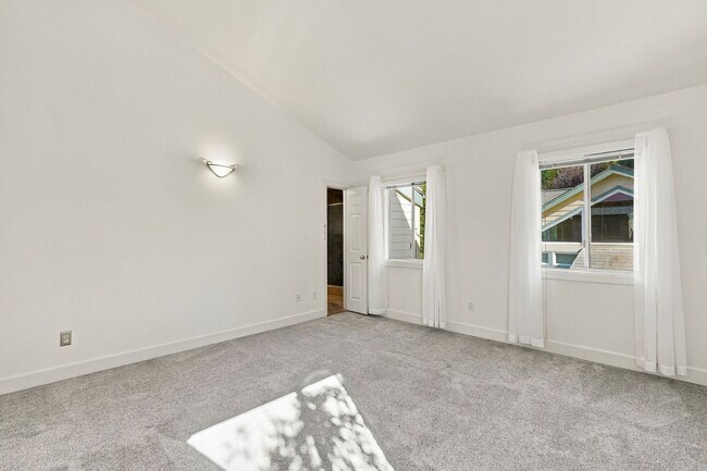 Building Photo - 25 Biscayne Ct
