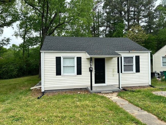 Building Photo - 1906 Wakefield Ave