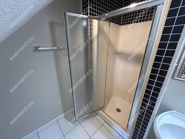 Building Photo - 2771 Skyland Dr NE