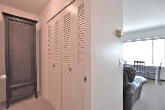 Building Photo - 555 E William St