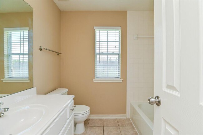 Building Photo - 7002 Bossut Dr