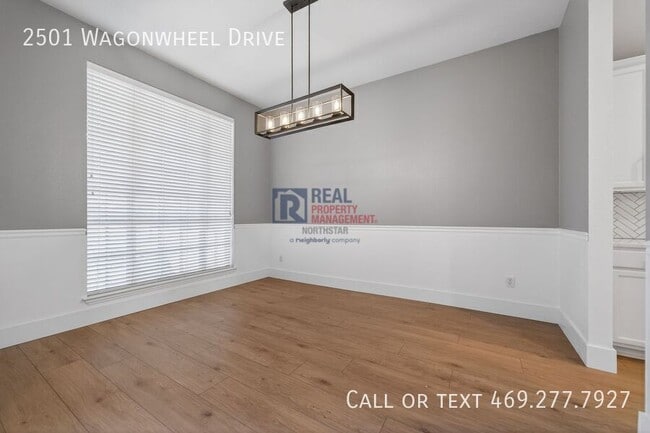 Building Photo - 2501 Wagonwheel Dr