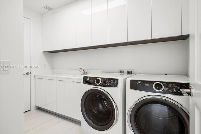 Building Photo - 151 N Seabreeze Blvd