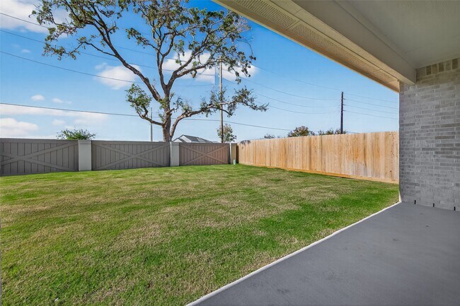Building Photo - 2819 Red Rosehip Dr