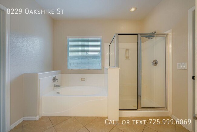 Building Photo - 8229 Oakshire St