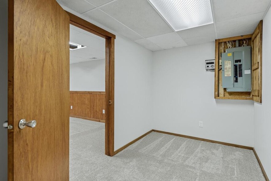 Building Photo - 833 Tyrol Ln