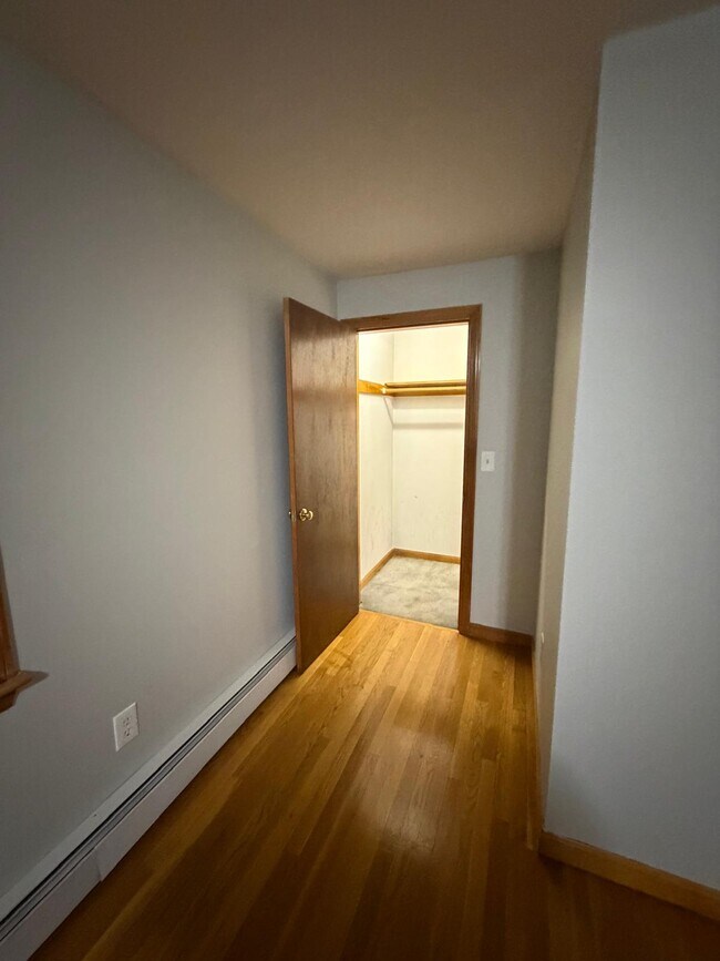 Building Photo - 61 Tracey St