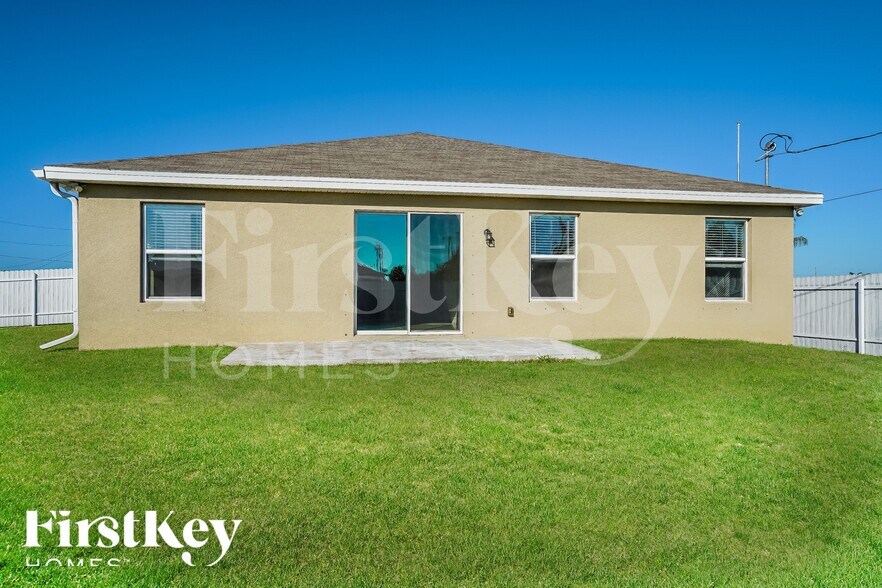 Building Photo - 601 NW 17th Ave