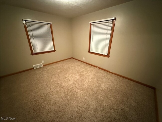 Building Photo - 230 E 21st St