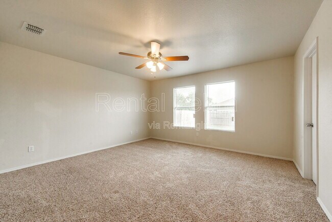 Building Photo - 1309 Hazelnut Dr