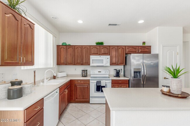 Building Photo - 16331 W Willow Creek Ln