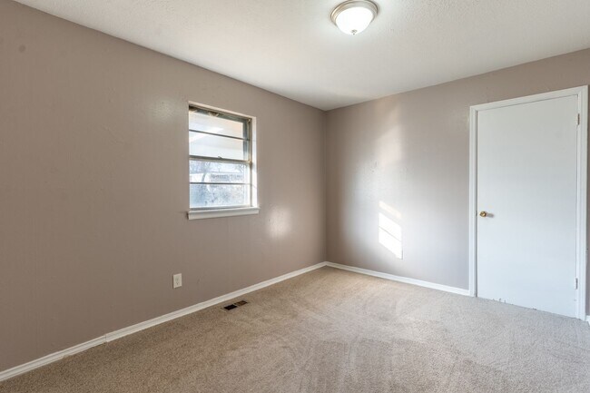 Building Photo - 3016 SW 68th St