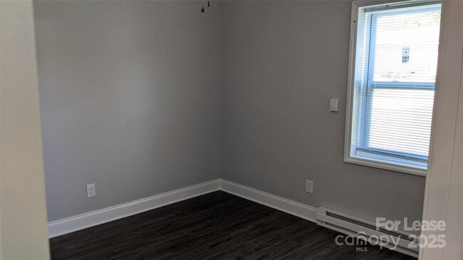 Building Photo - 250 W McNeely Ave