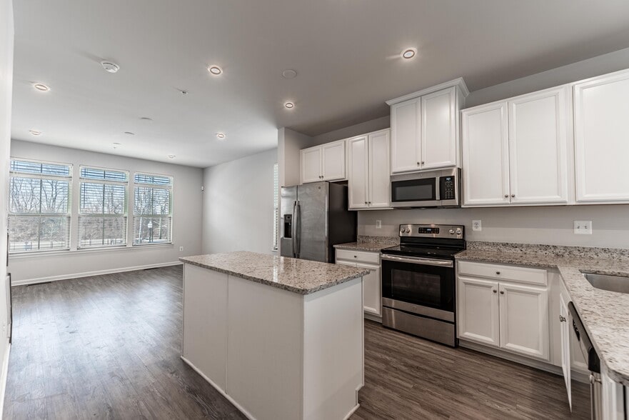 Building Photo - 201 S Macon St