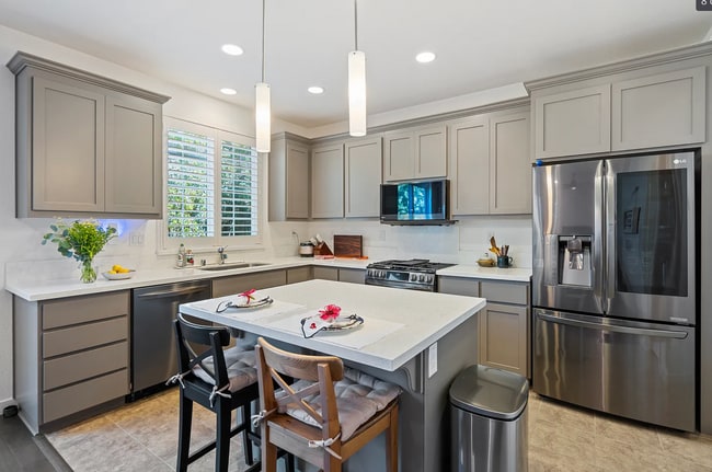 Building Photo - HOT Property!  Roseville 3/3 w/Oasis Backyard!  Please reference ad for viewings!