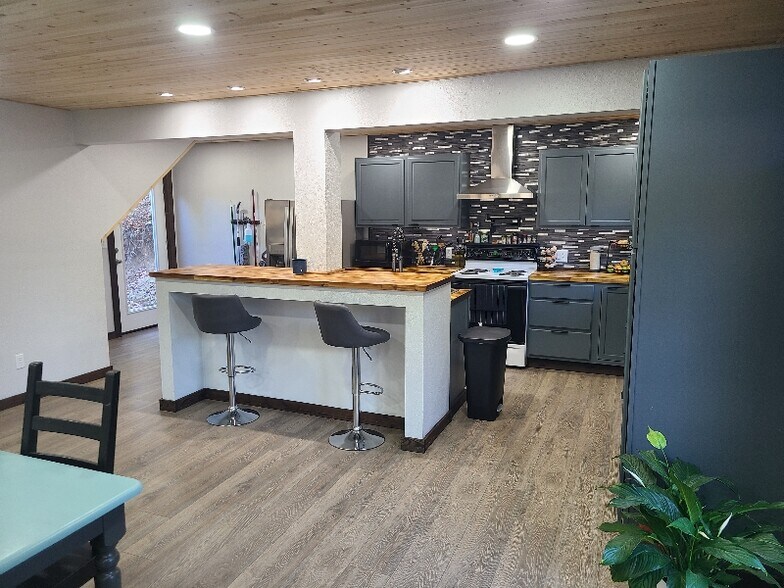 Building Photo - 1856 Canyonville-Riddle Rd