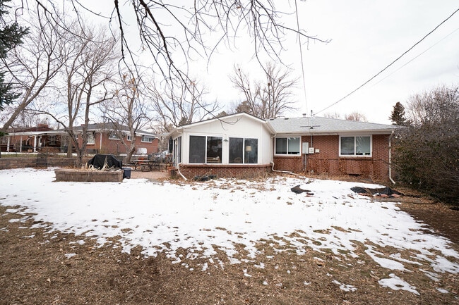 Building Photo - 180 Estes St