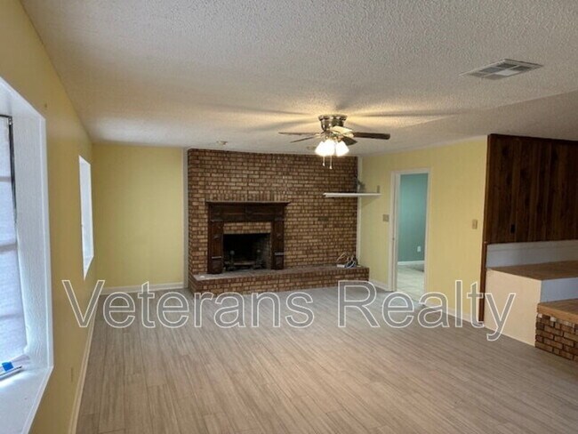 Building Photo - 19136 Pineville Rd