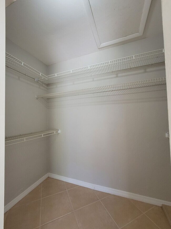 Building Photo - 4513 SW 8th Ct