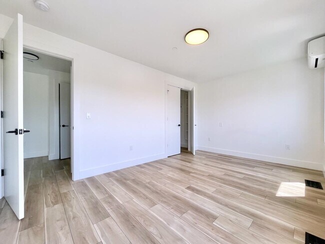 Building Photo - 375 Monmouth St
