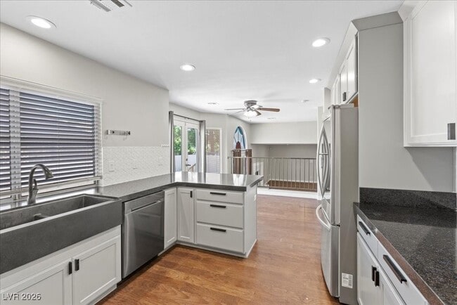 Building Photo - 2842 Via Florentine St