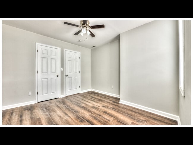 Building Photo - 1634 Darley Ave