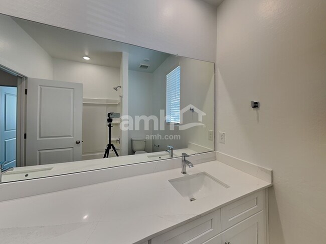 Building Photo - 20177 W Thomas Rd