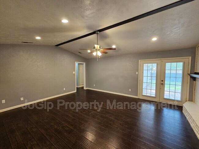 Building Photo - 216 Wesley Dr