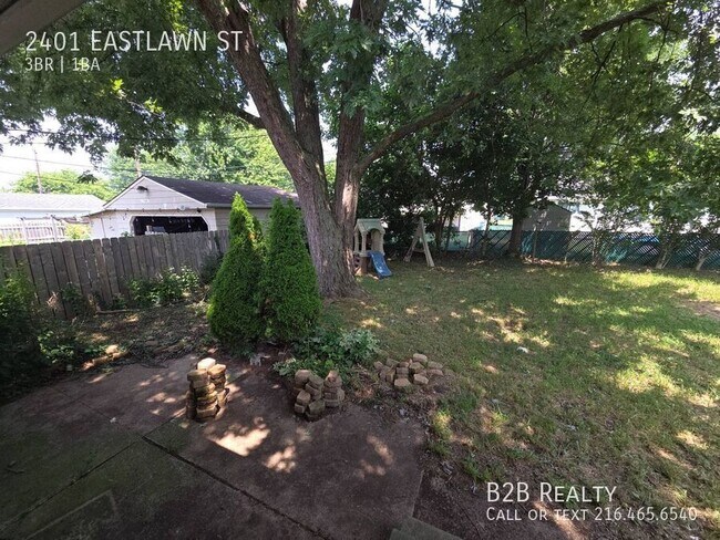 Building Photo - 2401 Eastlawn St