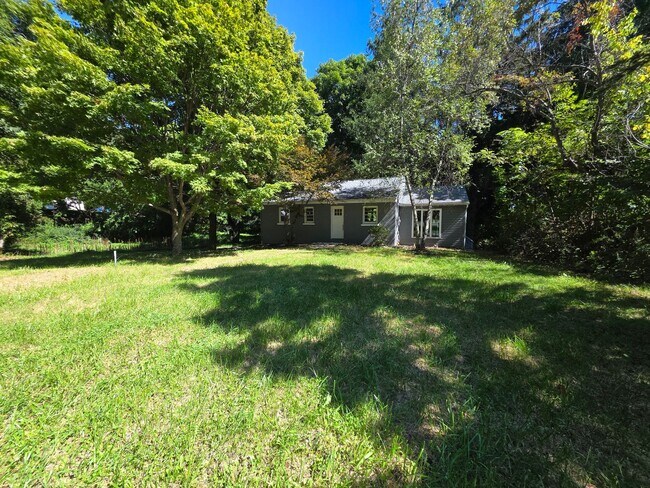 Building Photo - 102 Barbara Dr