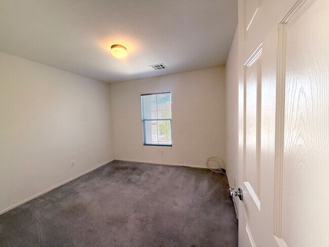 Building Photo - Great 3 bedroom home with open downstairs ...