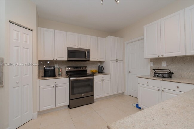 Building Photo - 11201 NW 73rd St