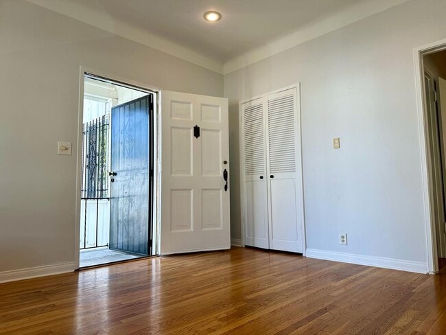 Building Photo - TRIPLEX