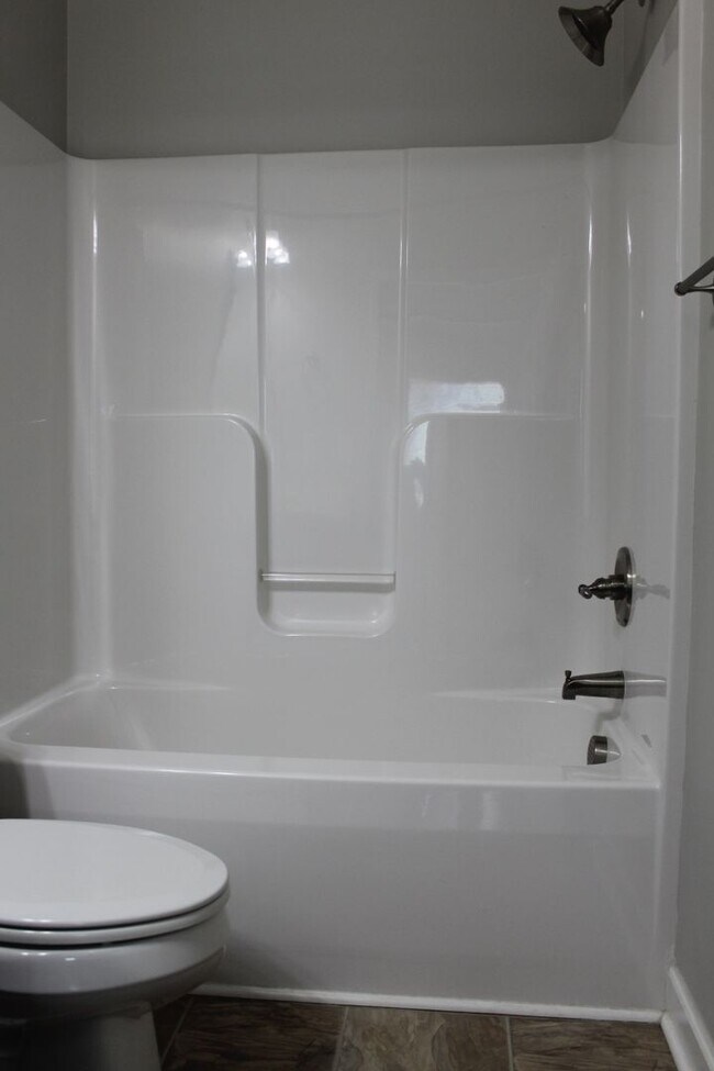 Building Photo - 228 Planters Ridge Dr