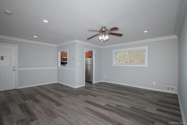 Building Photo - 6 Presidents Dr