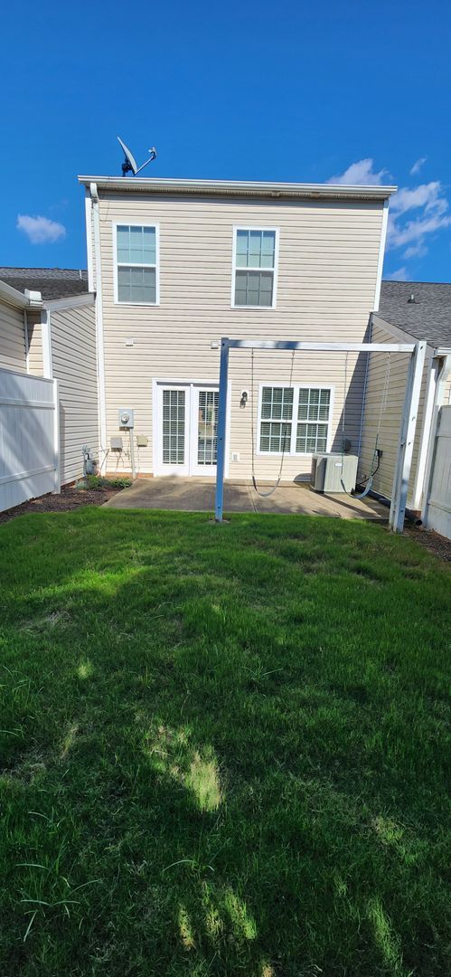 Building Photo - 2BR, 2.5BA Townhome in Middleton Place