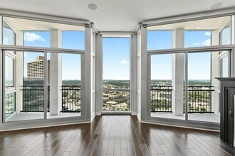 Building Photo - 500 Throckmornton-72202