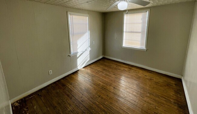 Building Photo - Spacious Home Featuring Two Living Areas I...