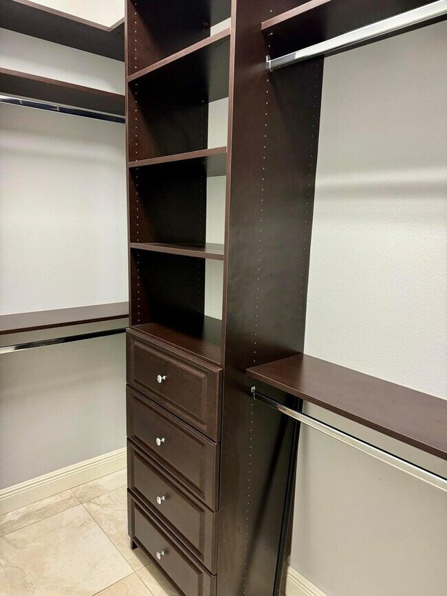 Building Photo - 134 SE Fiore Bello